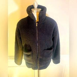 COPY - ladies cameon zippered jacket black fleece Medium with two front pockets…